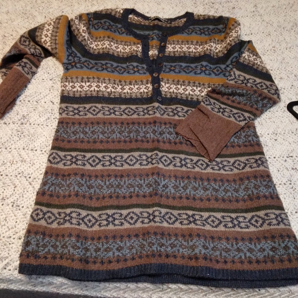 Tunic sweater with 3/4 sleeves